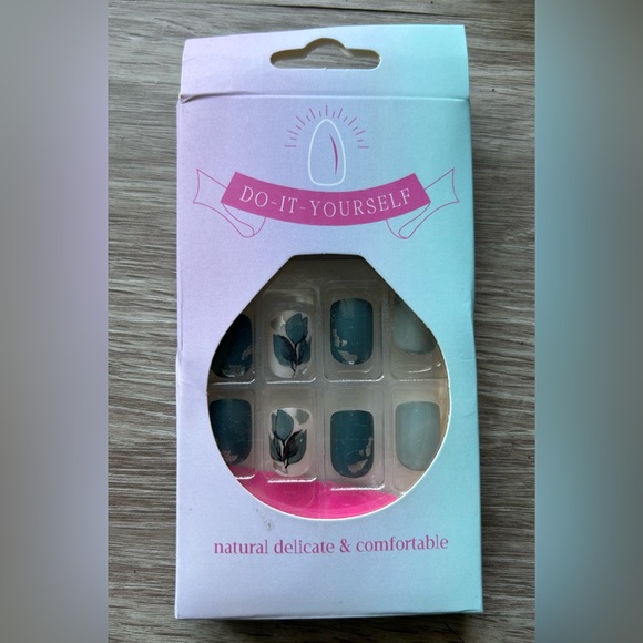 Reusable Press On Nails - Picture 1 of 5